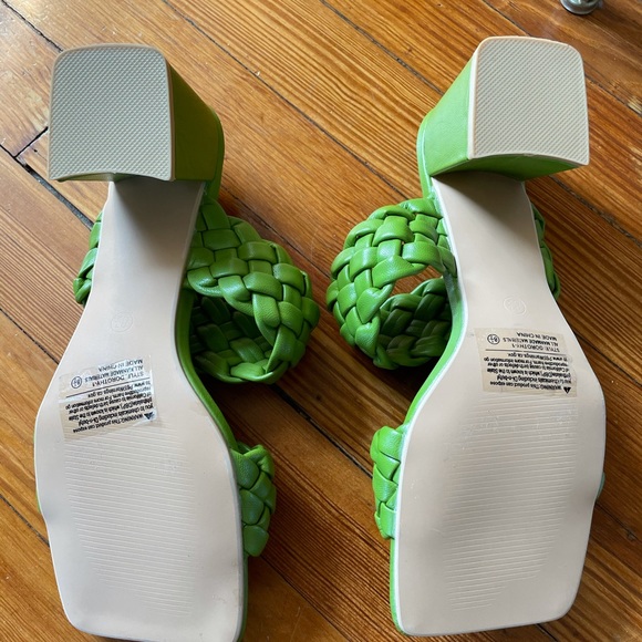 Weeboo Dorothy Spring Green Woven square toed sandals in 8.5 - Picture 3 of 4